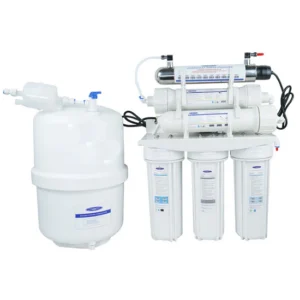 Reverse osmosis water filtration system with tank