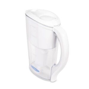 Clear plastic water filter pitcher with handle